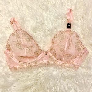 Victoria’s Secret NWT beautiful pink bra with gold threading 34b